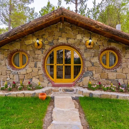 Maison Hill Hobbit & Boutique Отель *